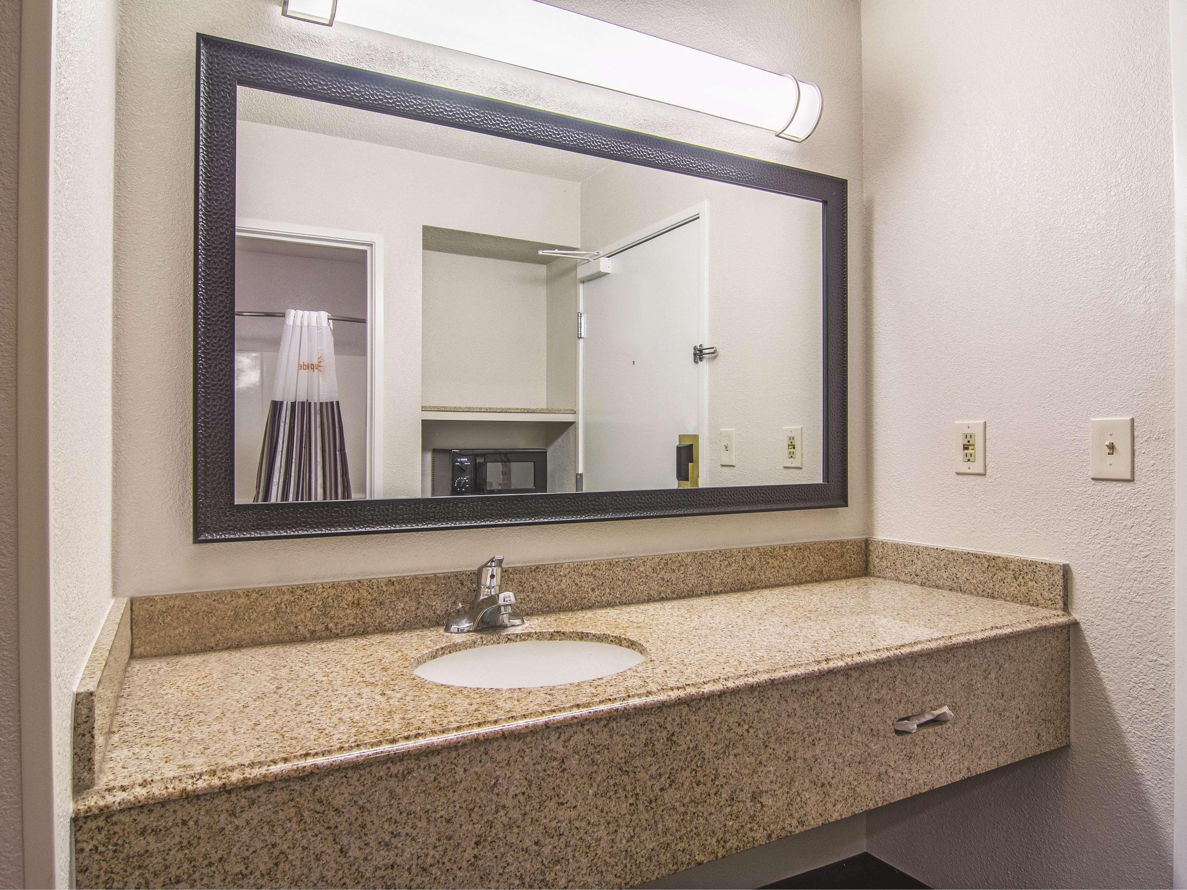 מלון Wingate By Wyndham Brunswick Ga I-95 מראה חיצוני תמונה