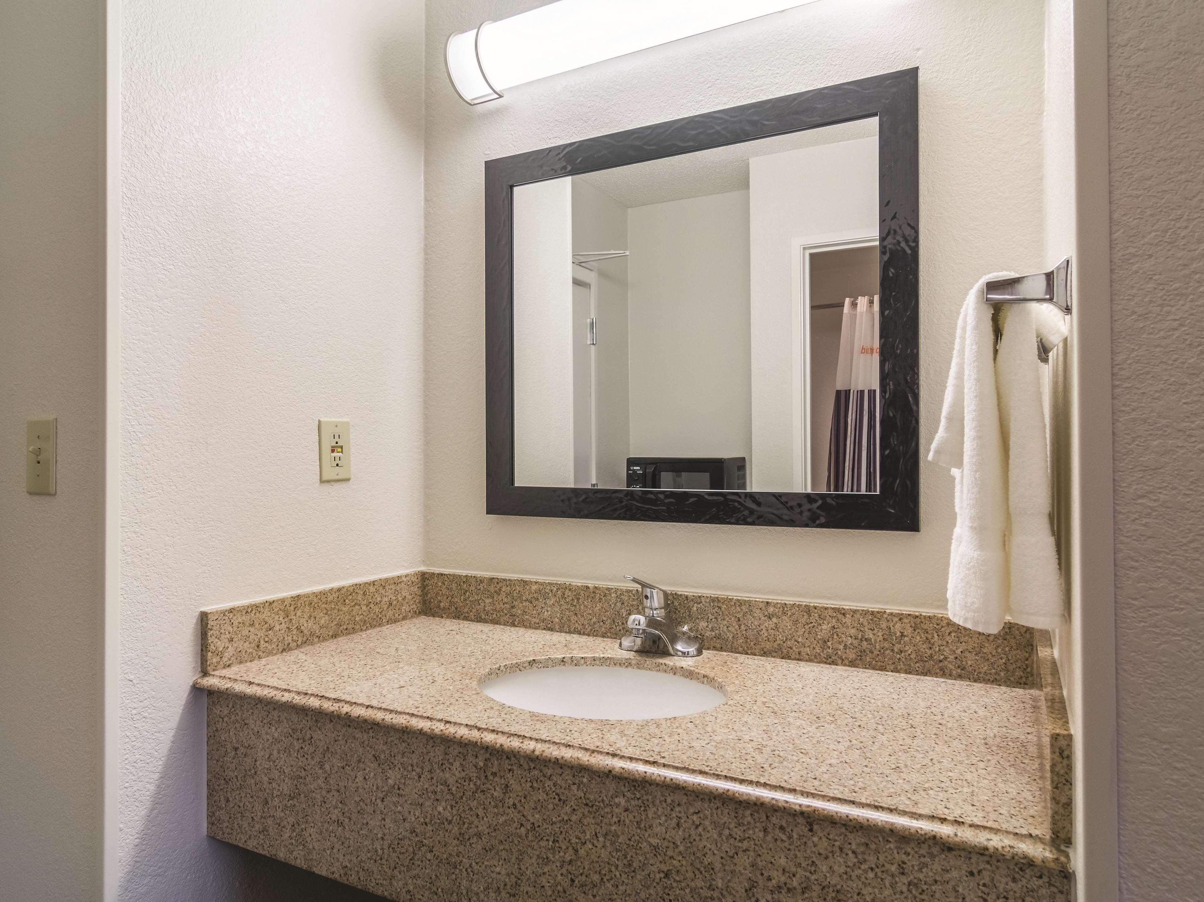 מלון Wingate By Wyndham Brunswick Ga I-95 מראה חיצוני תמונה