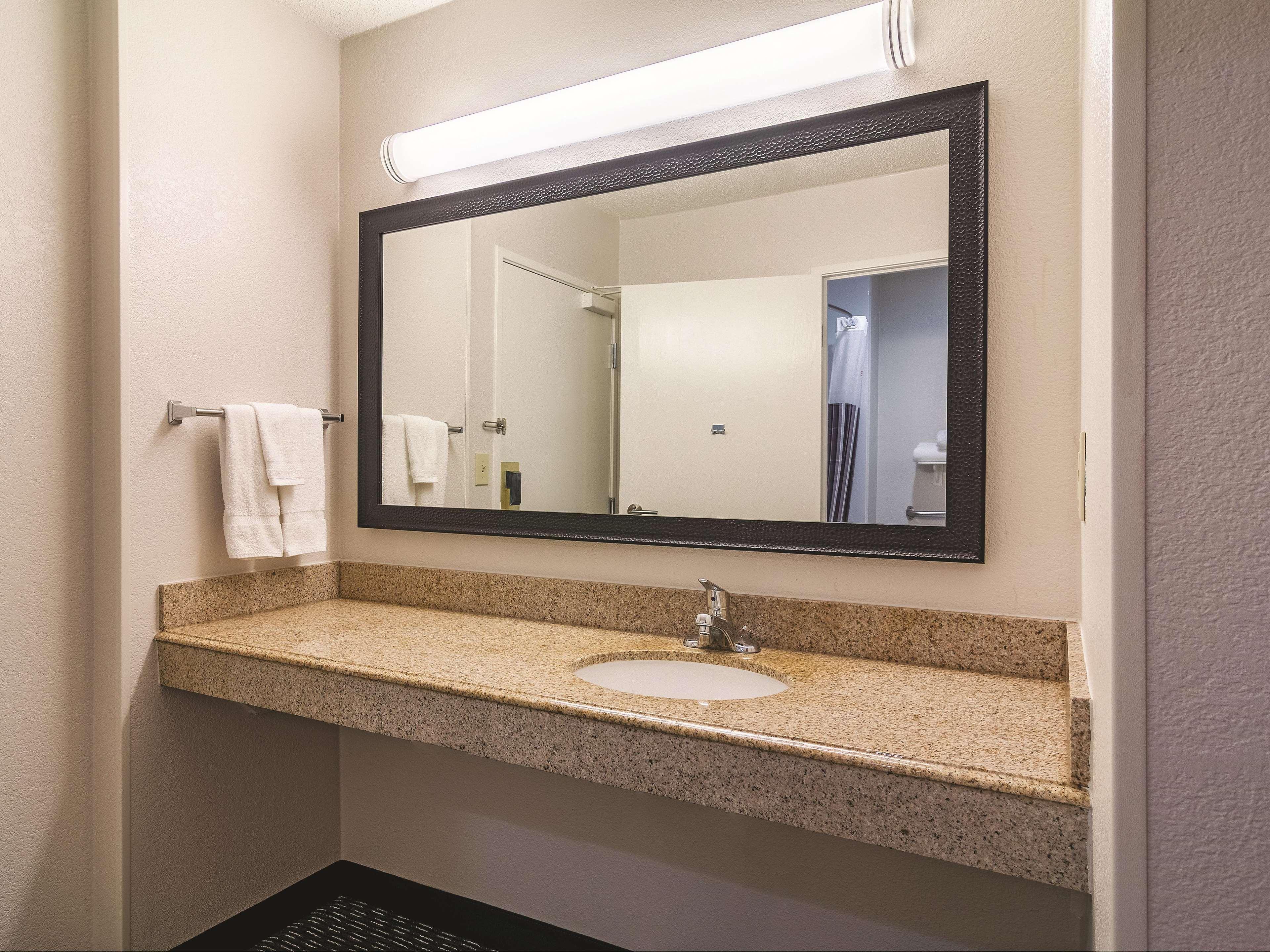 מלון Wingate By Wyndham Brunswick Ga I-95 מראה חיצוני תמונה